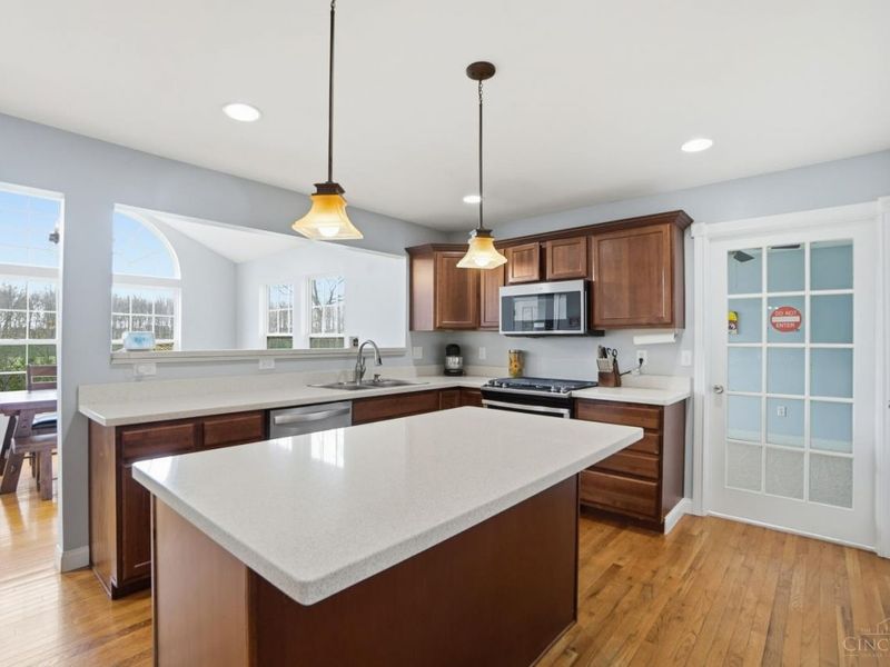 8145 Acorn Trail, Hamilton Twp, OH 45039 Photo 12