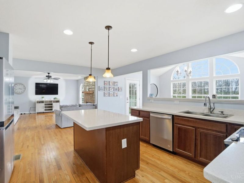 8145 Acorn Trail, Hamilton Twp, OH 45039 Photo 13