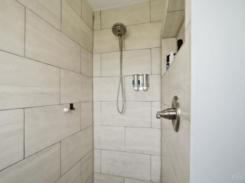 8145 Acorn Trail, Hamilton Twp, OH 45039 Photo 32