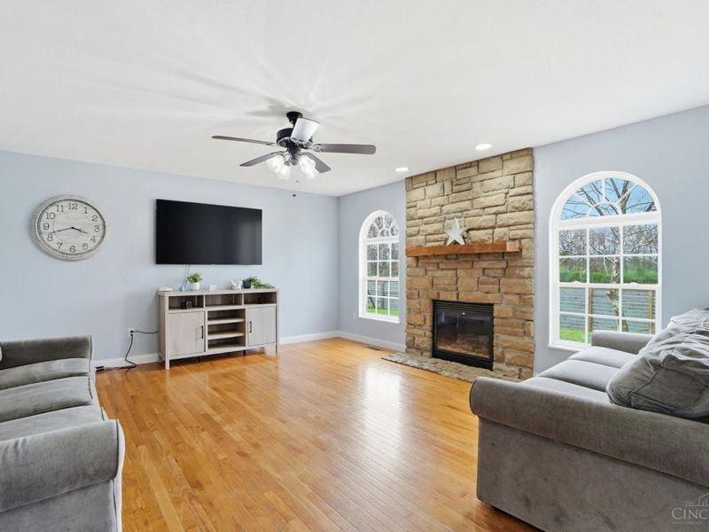 8145 Acorn Trail, Hamilton Twp, OH 45039 Photo 7