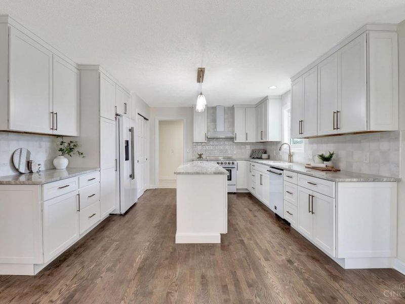 6967 Hamilton Mason Road, West Chester, OH 45069 Photo 2