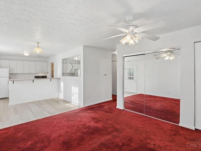 1044 E Crescentville Road, West Chester, OH 45246 Photo 3