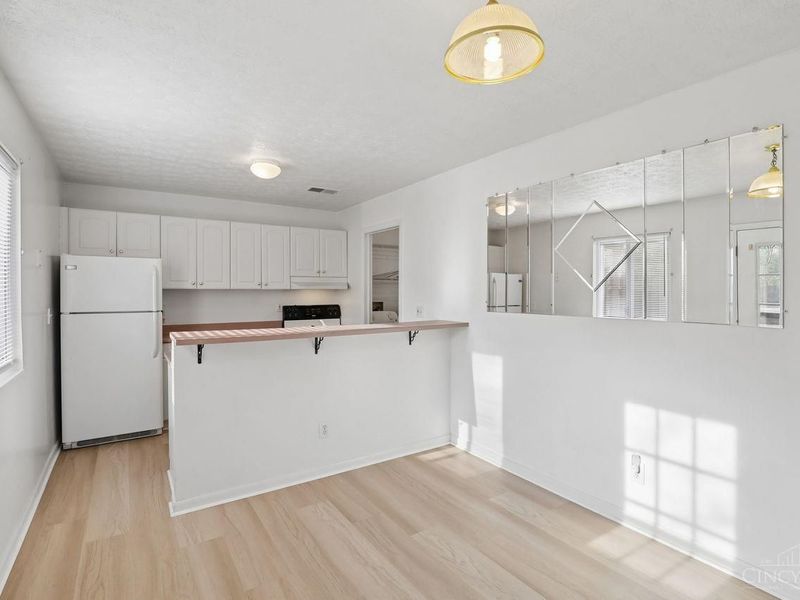 1044 E Crescentville Road, West Chester, OH 45246 Photo 6