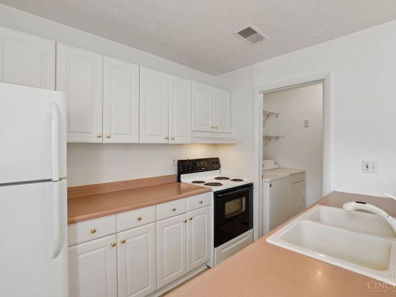 1044 E Crescentville Road, West Chester, OH 45246 Photo 7