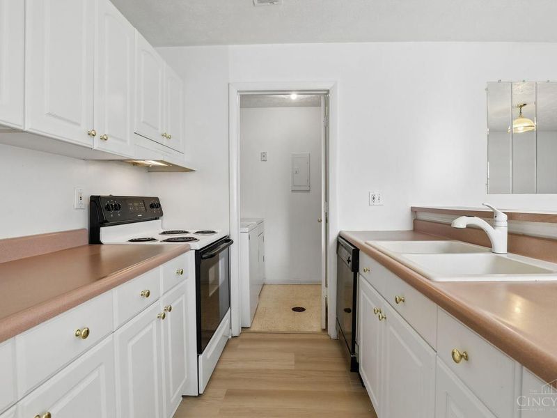 1044 E Crescentville Road, West Chester, OH 45246 Photo 9