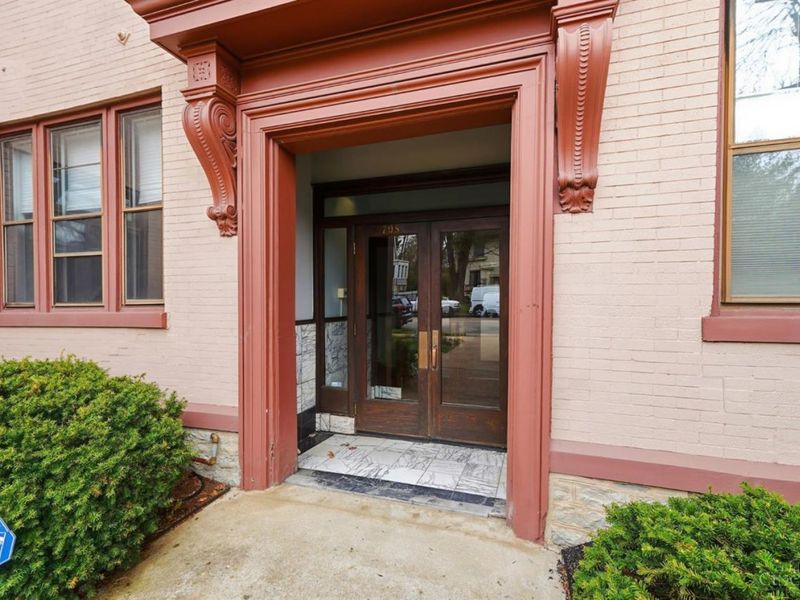 , Unit 2, Cincinnati, OH 45229 Photo 4