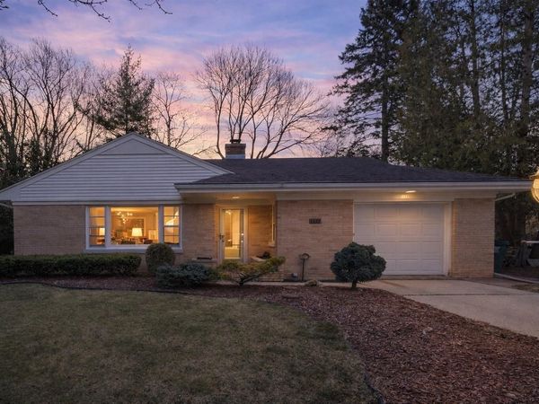 3337 Kensington COURT, Elmwood Park, WI 53405