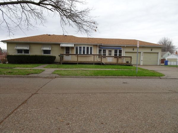 1224 W Rusholme Street , Davenport, IA 52804