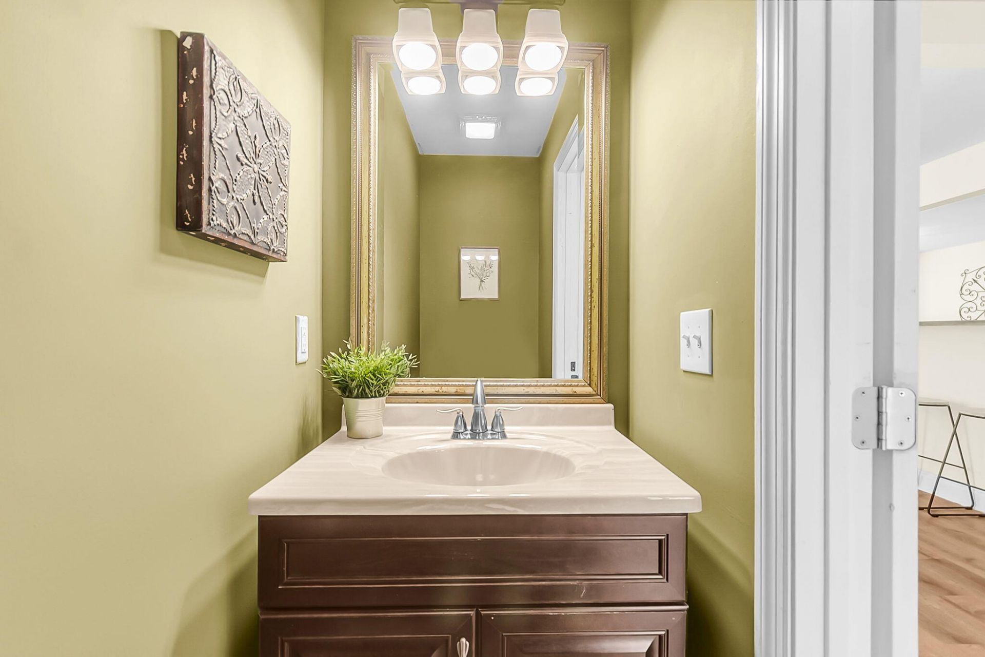 2407 Castlereagh Road Photo 10