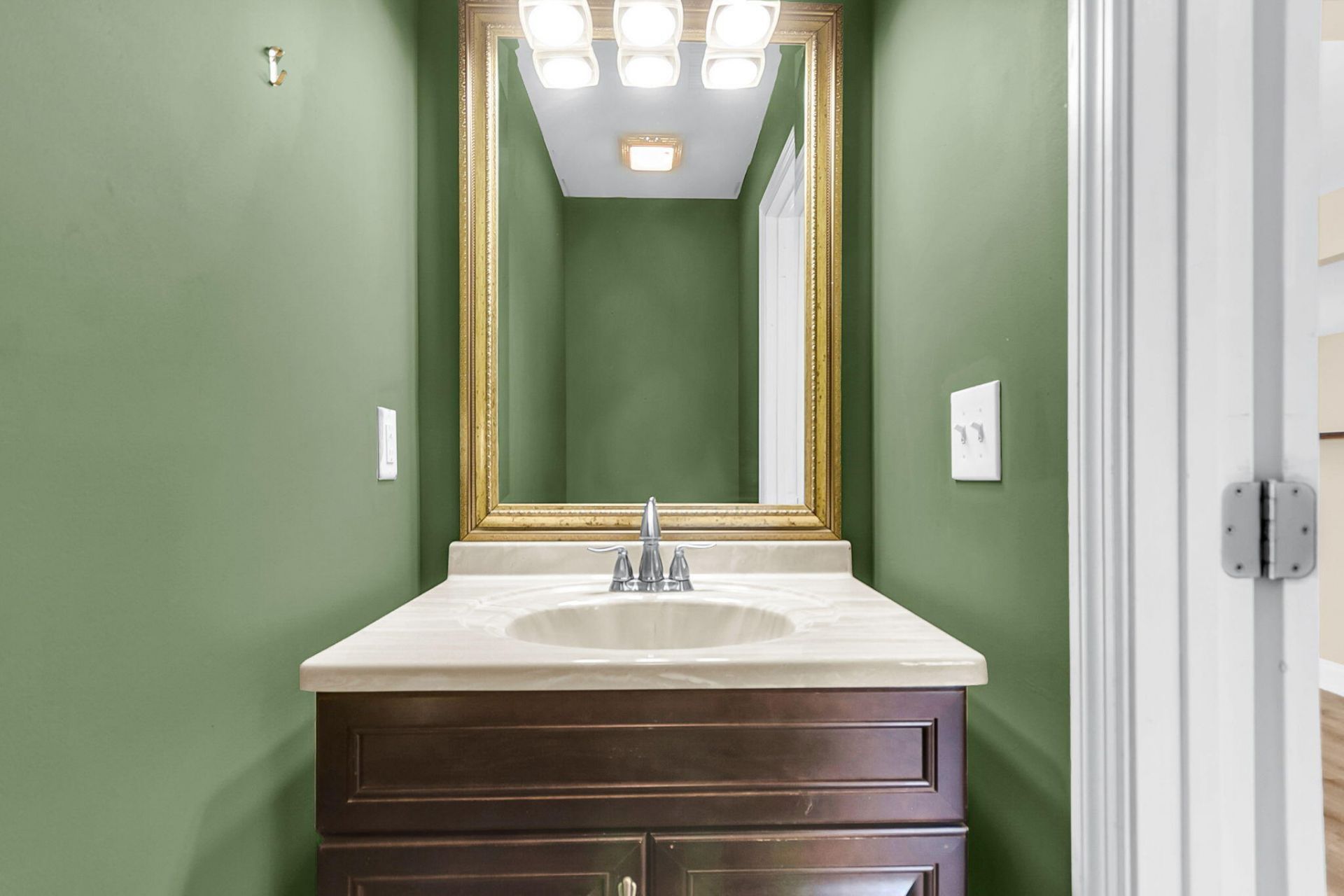 2407 Castlereagh Road Photo 10