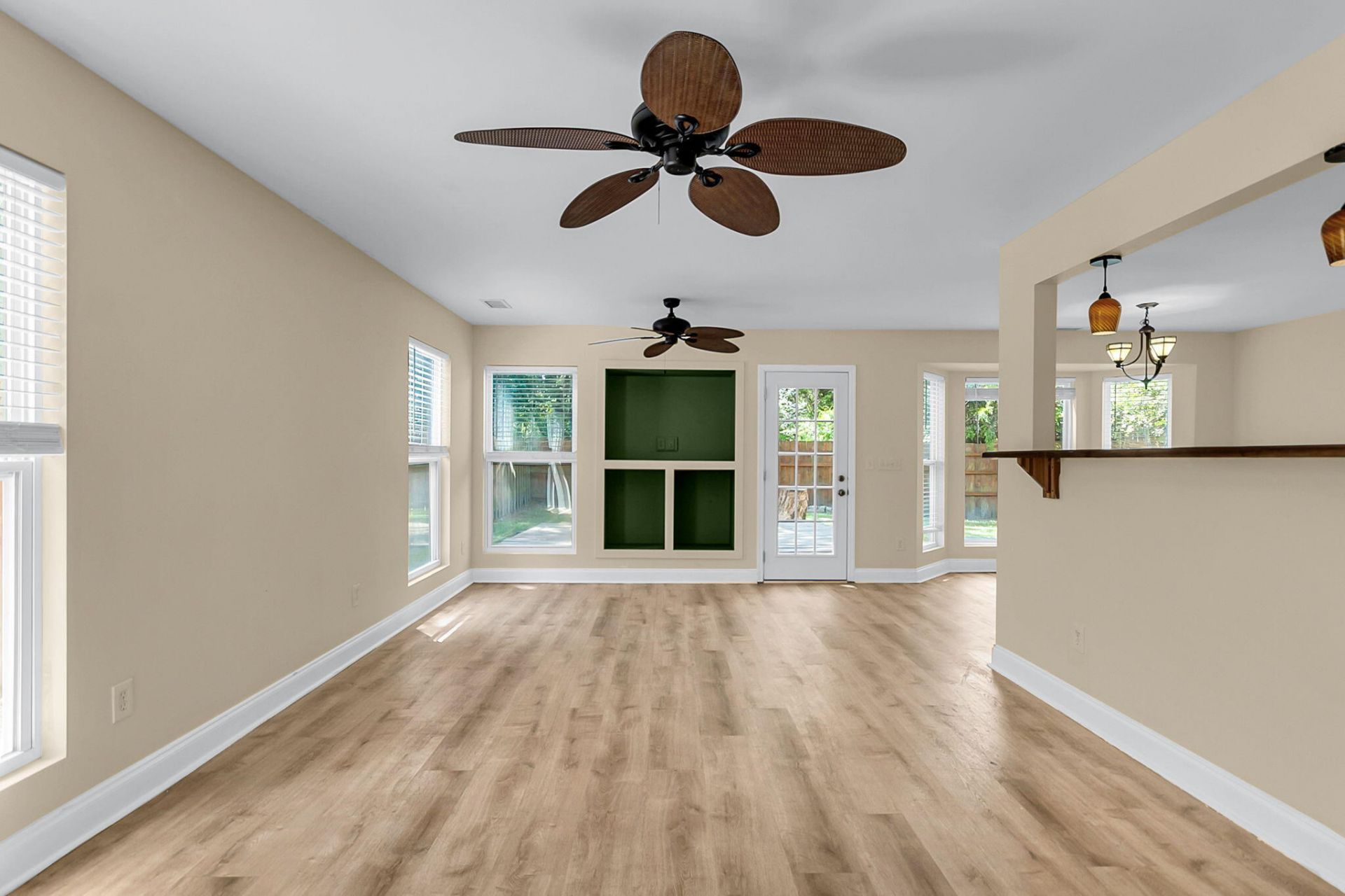 2407 Castlereagh Road Photo 11