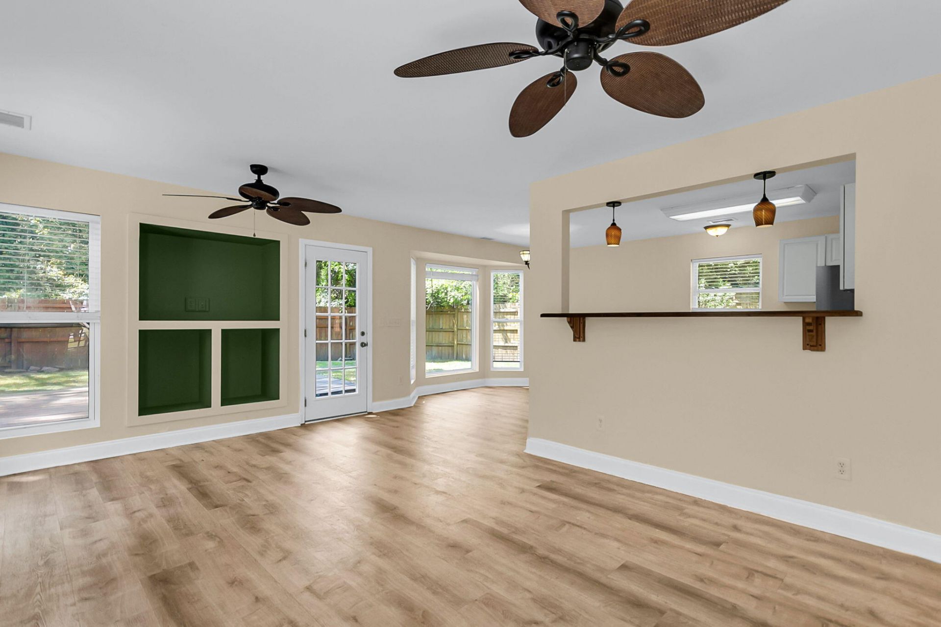 2407 Castlereagh Road Photo 12