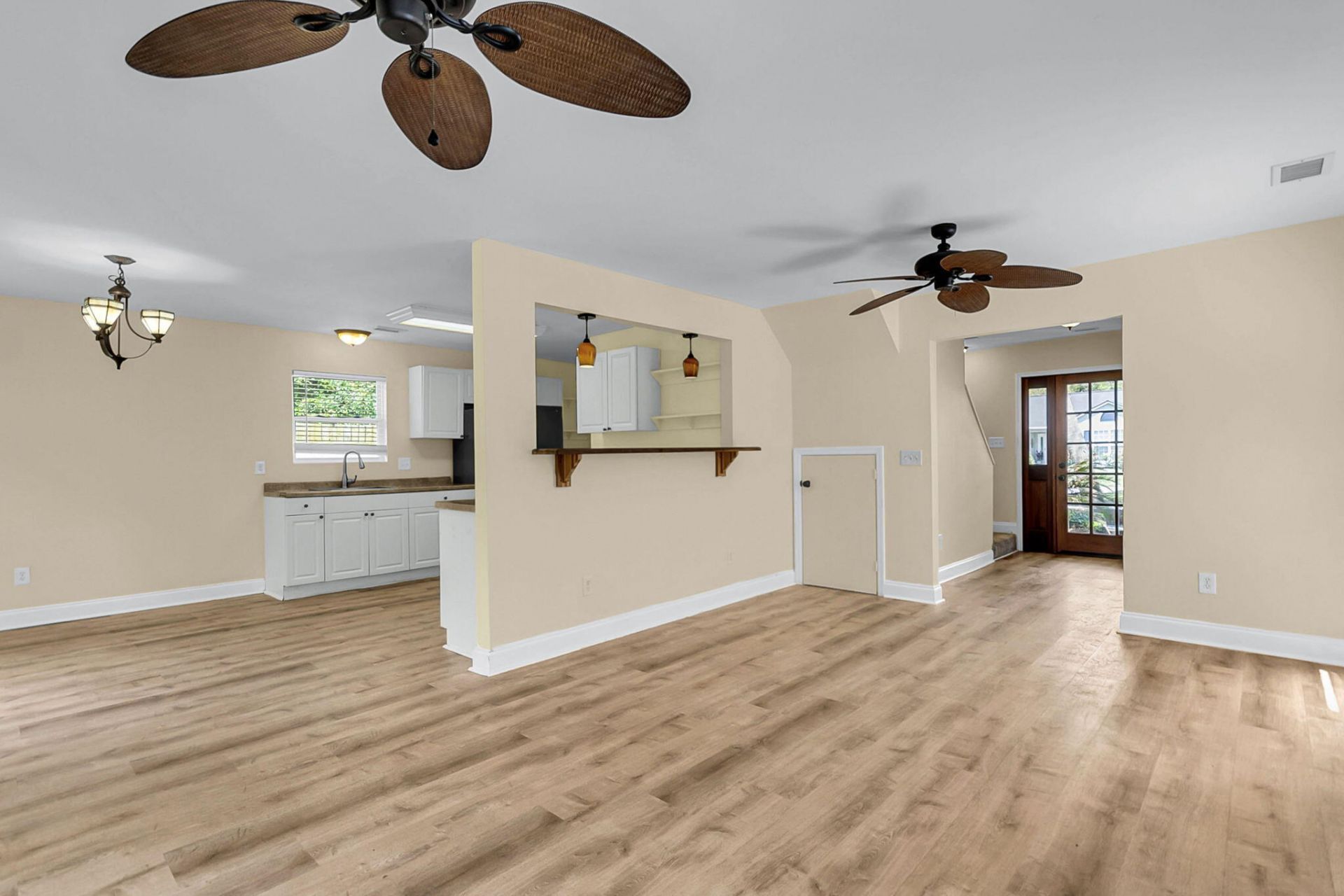 2407 Castlereagh Road Photo 13