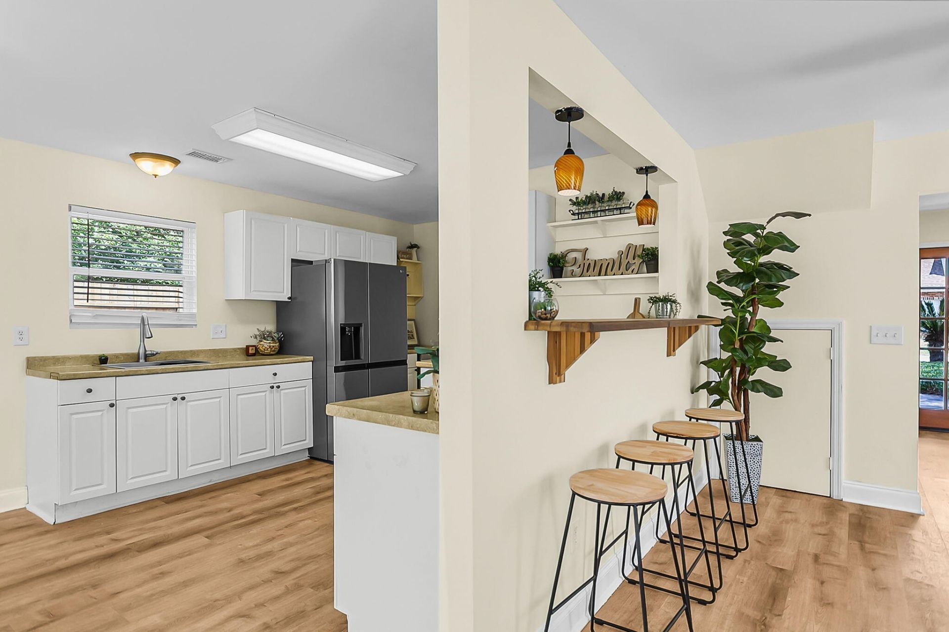 2407 Castlereagh Road Photo 14