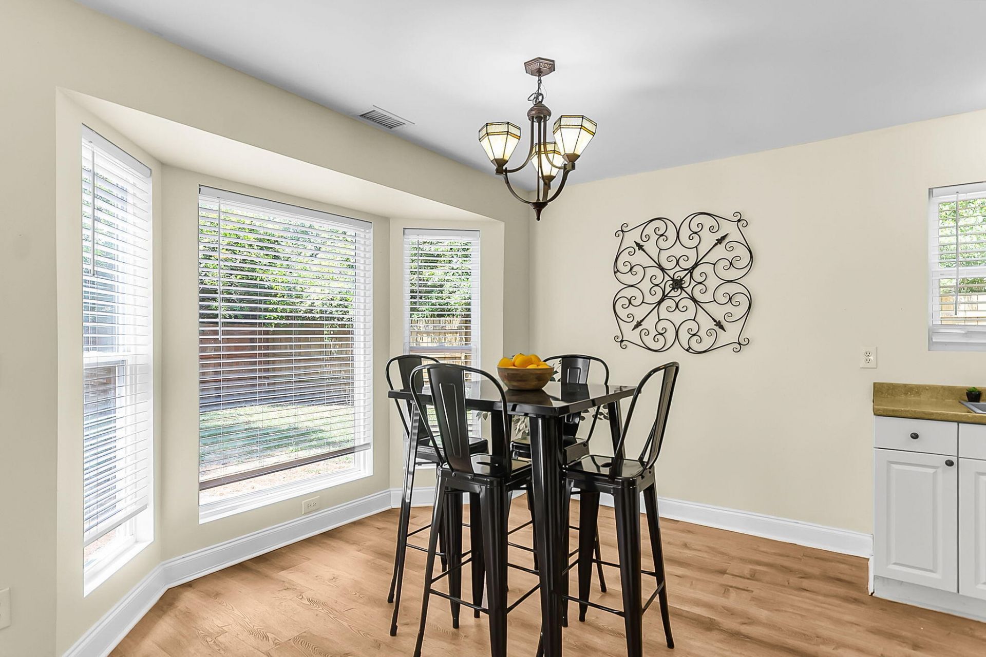 2407 Castlereagh Road Photo 16