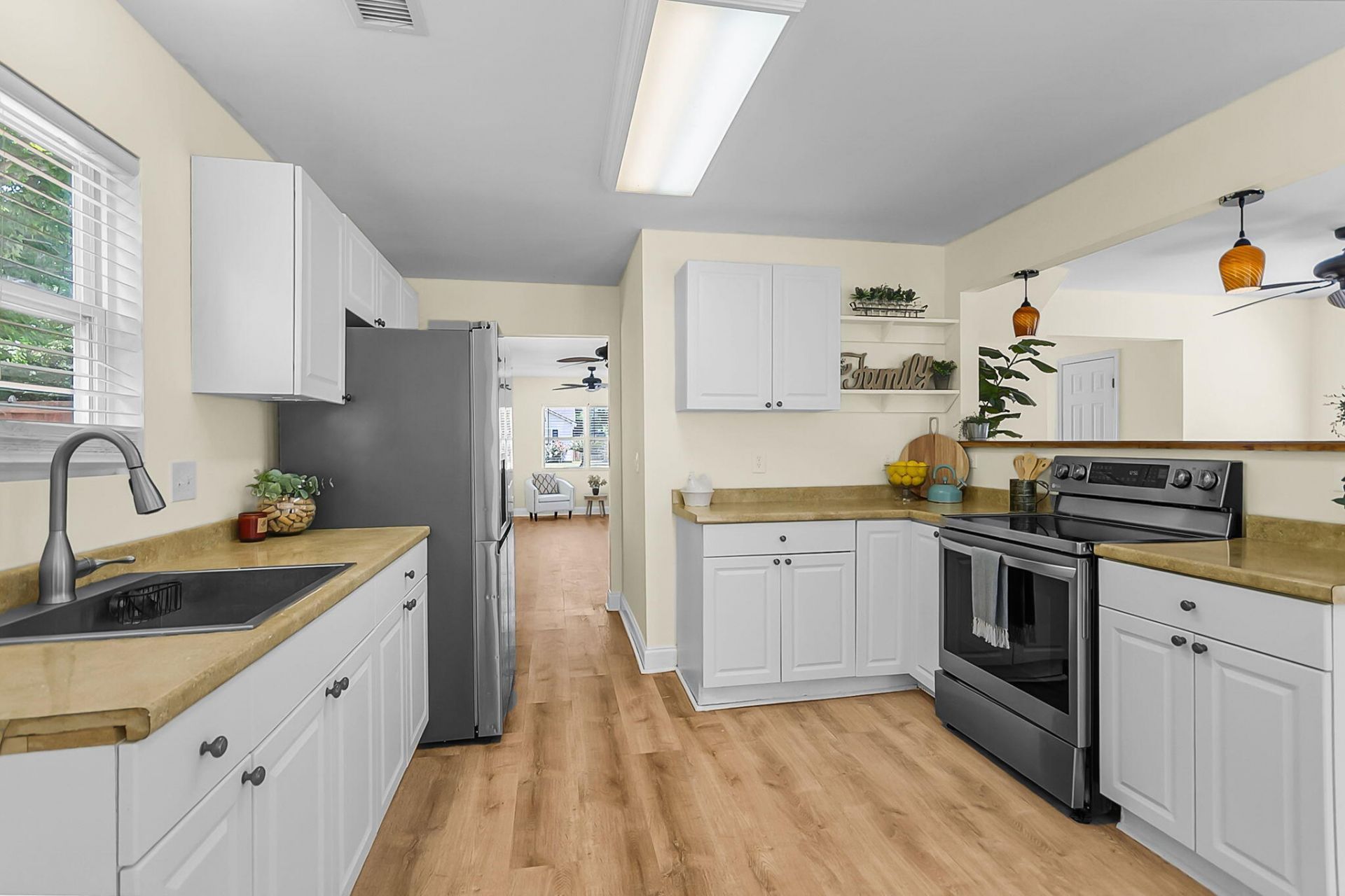 2407 Castlereagh Road Photo 17