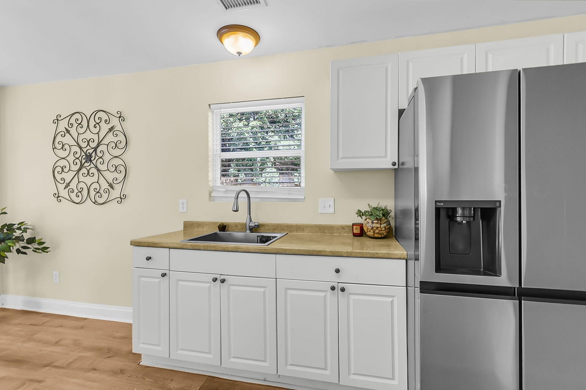 2407 Castlereagh Road Photo 19