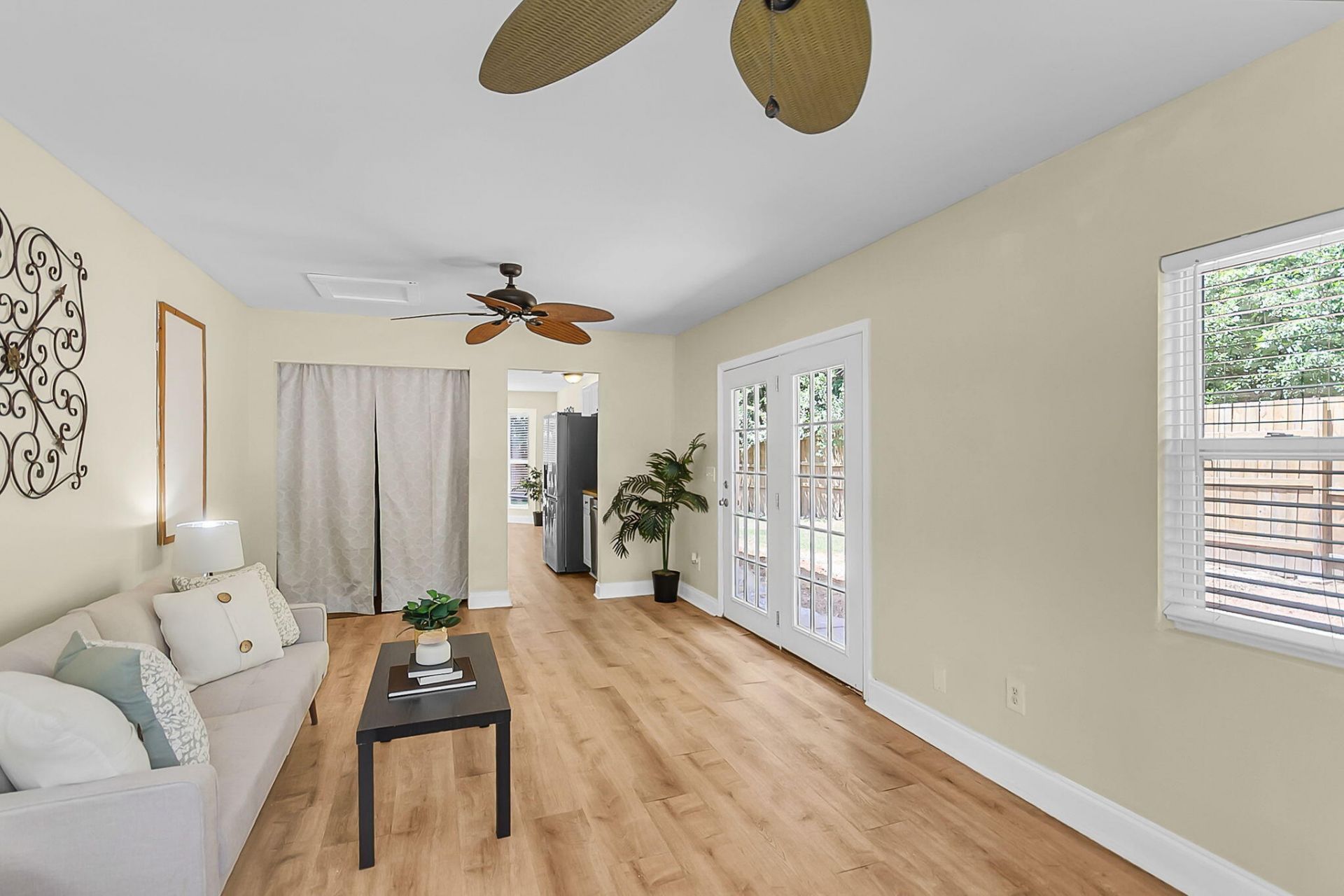 2407 Castlereagh Road Photo 22