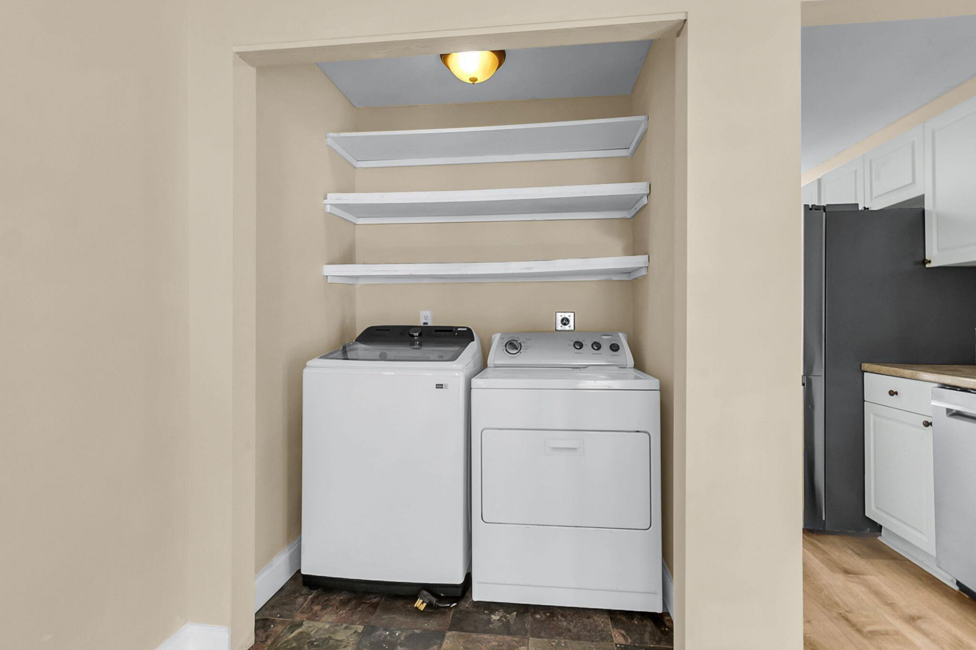 2407 Castlereagh Road Photo 23