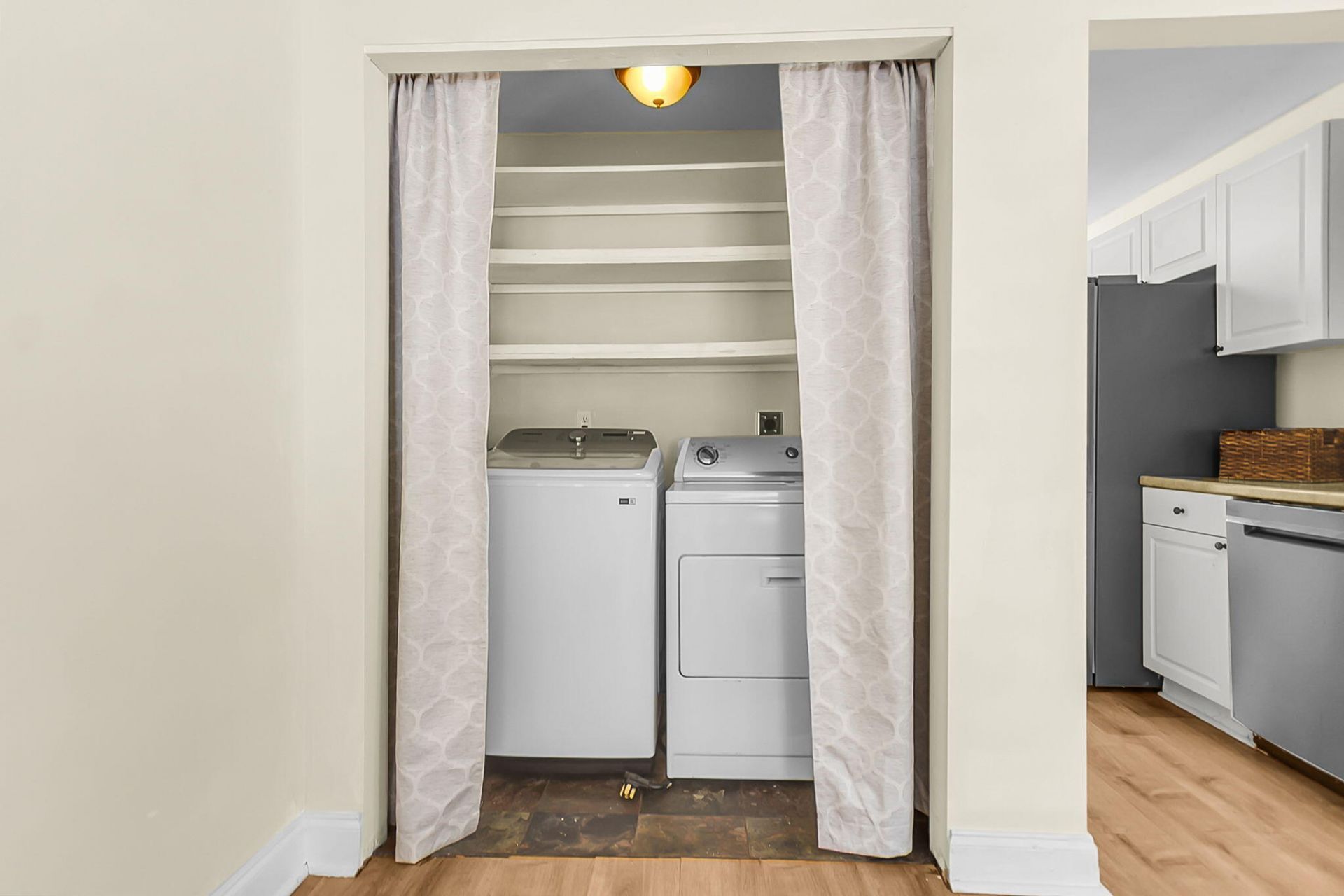 2407 Castlereagh Road Photo 24