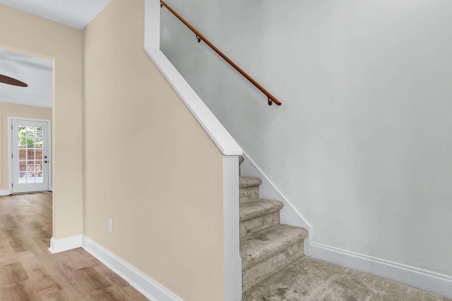 2407 Castlereagh Road Photo 24