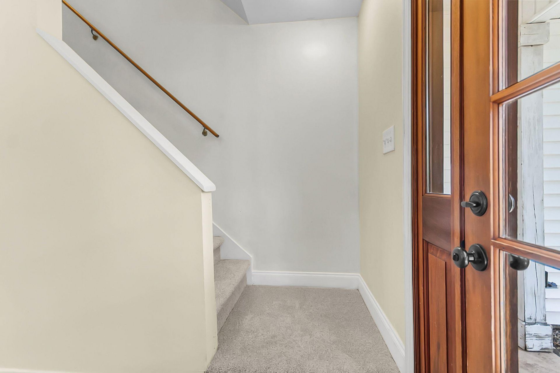 2407 Castlereagh Road Photo 25