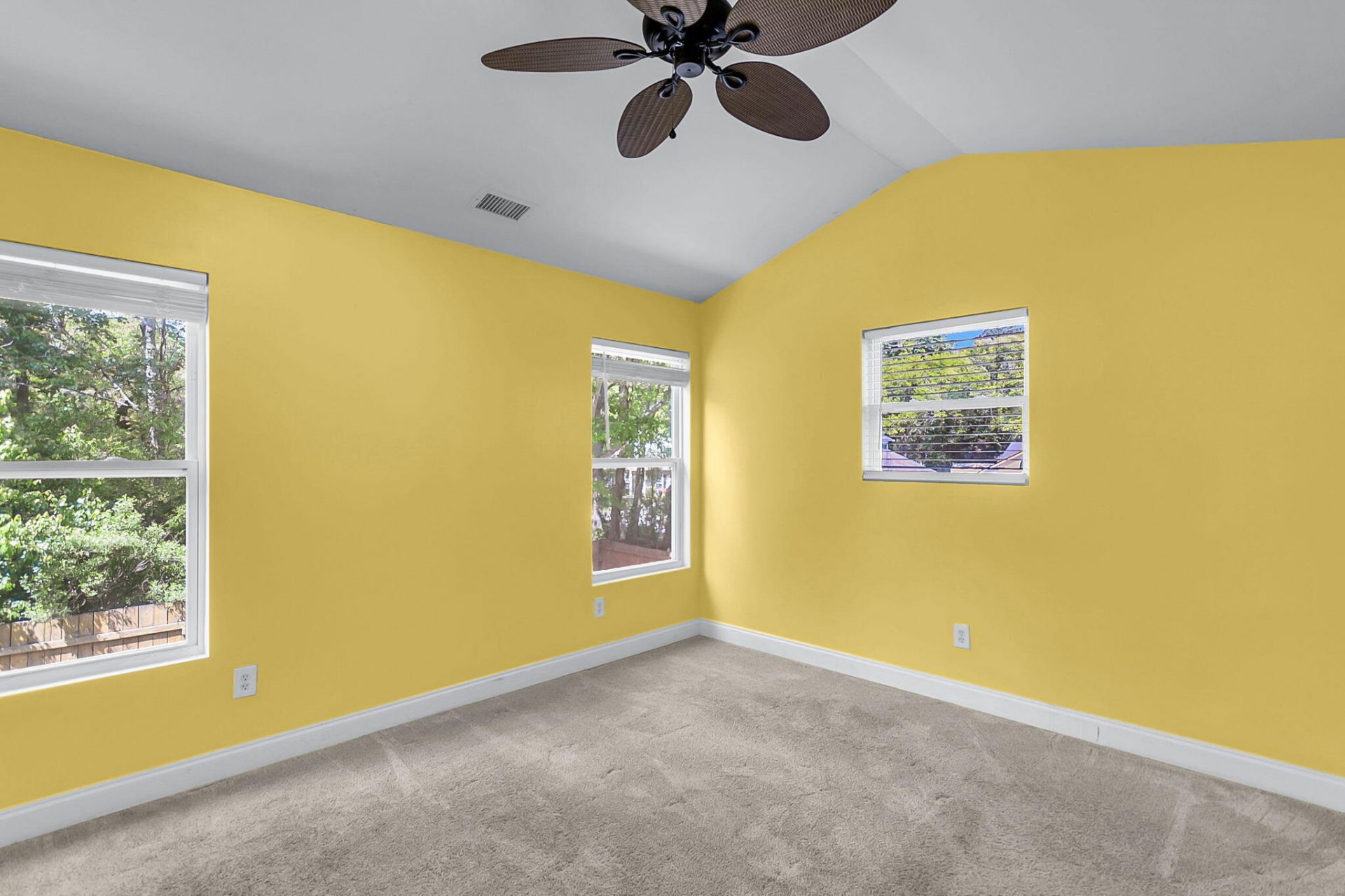 2407 Castlereagh Road Photo 27