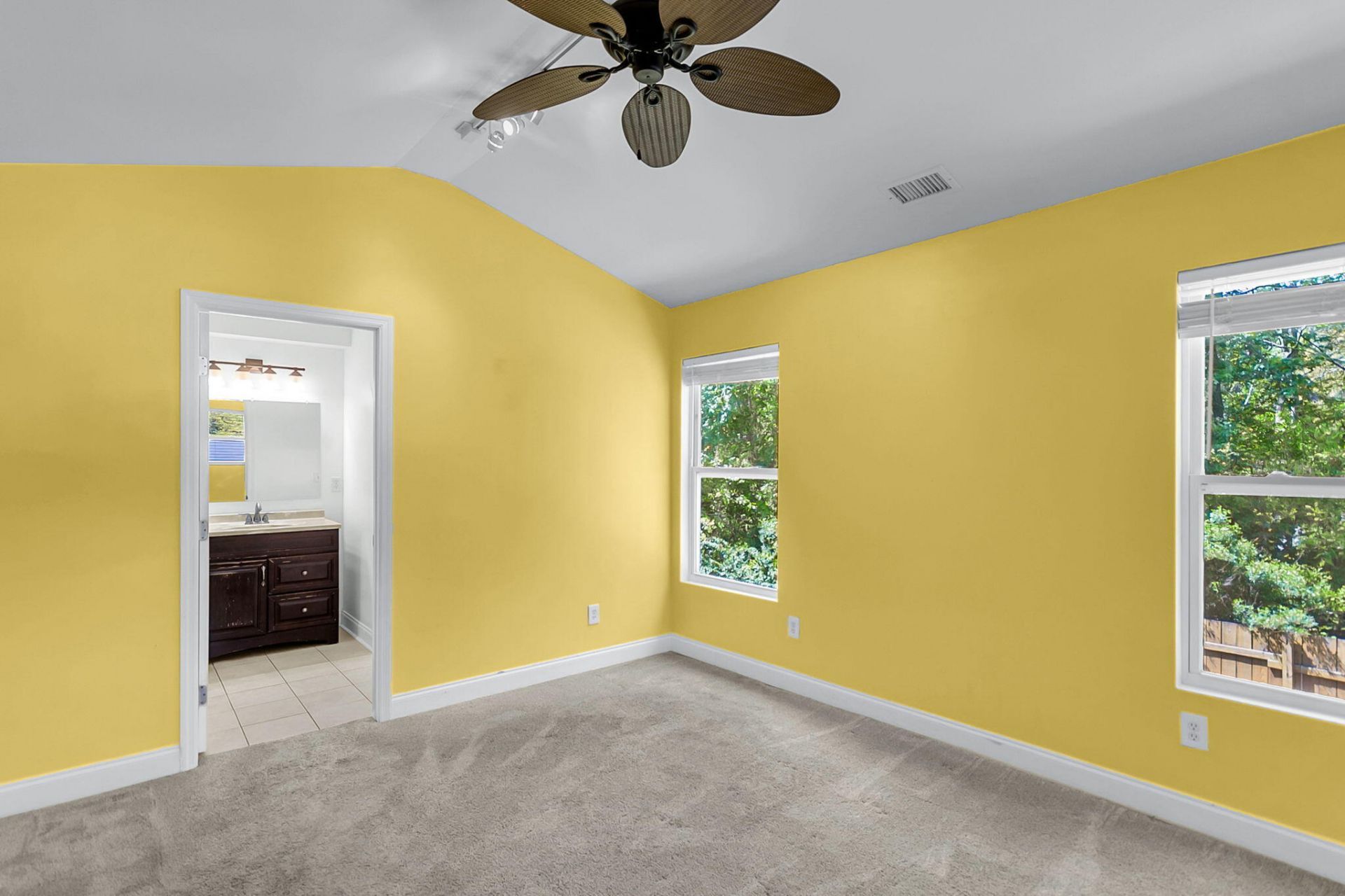 2407 Castlereagh Road Photo 28