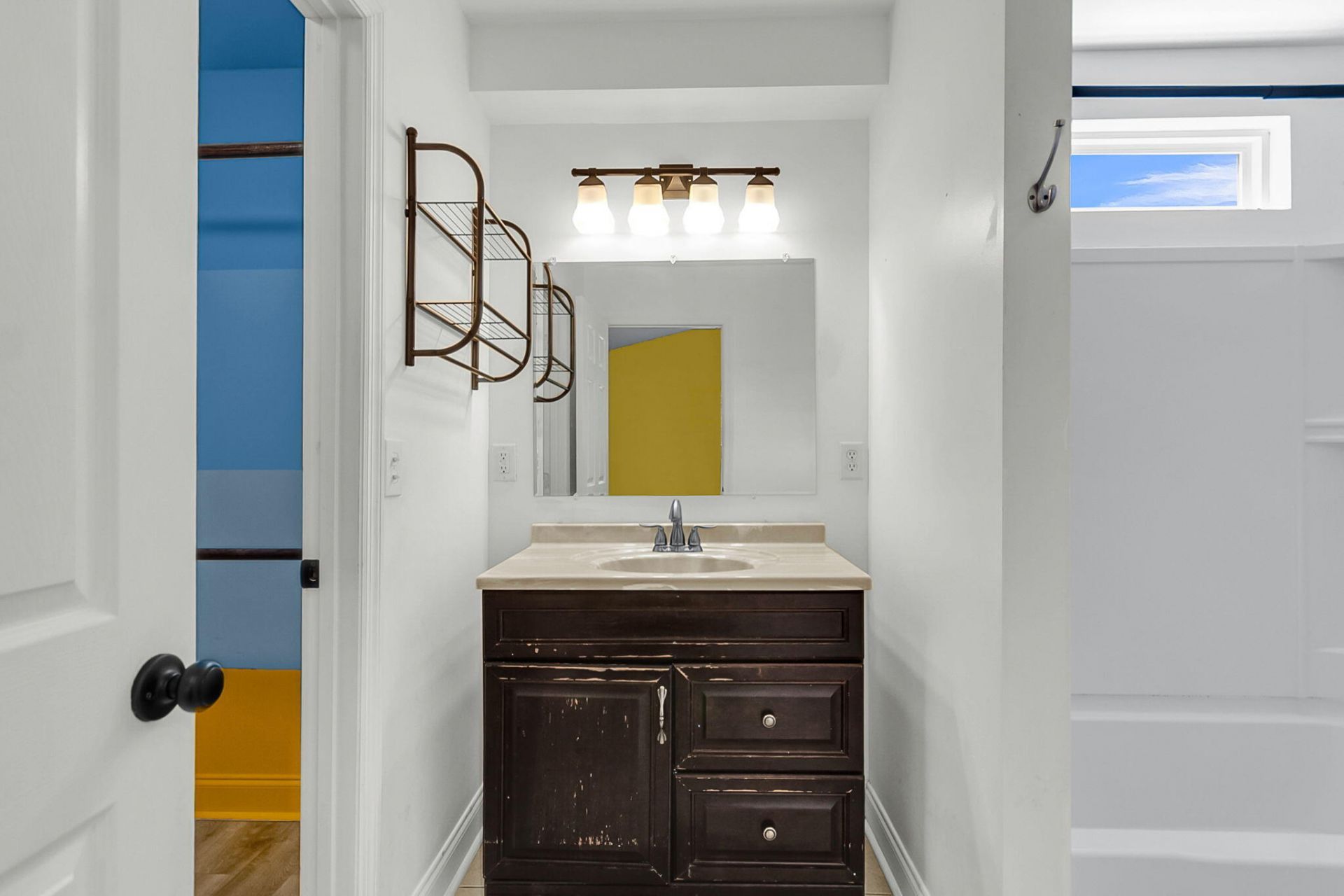 2407 Castlereagh Road Photo 30