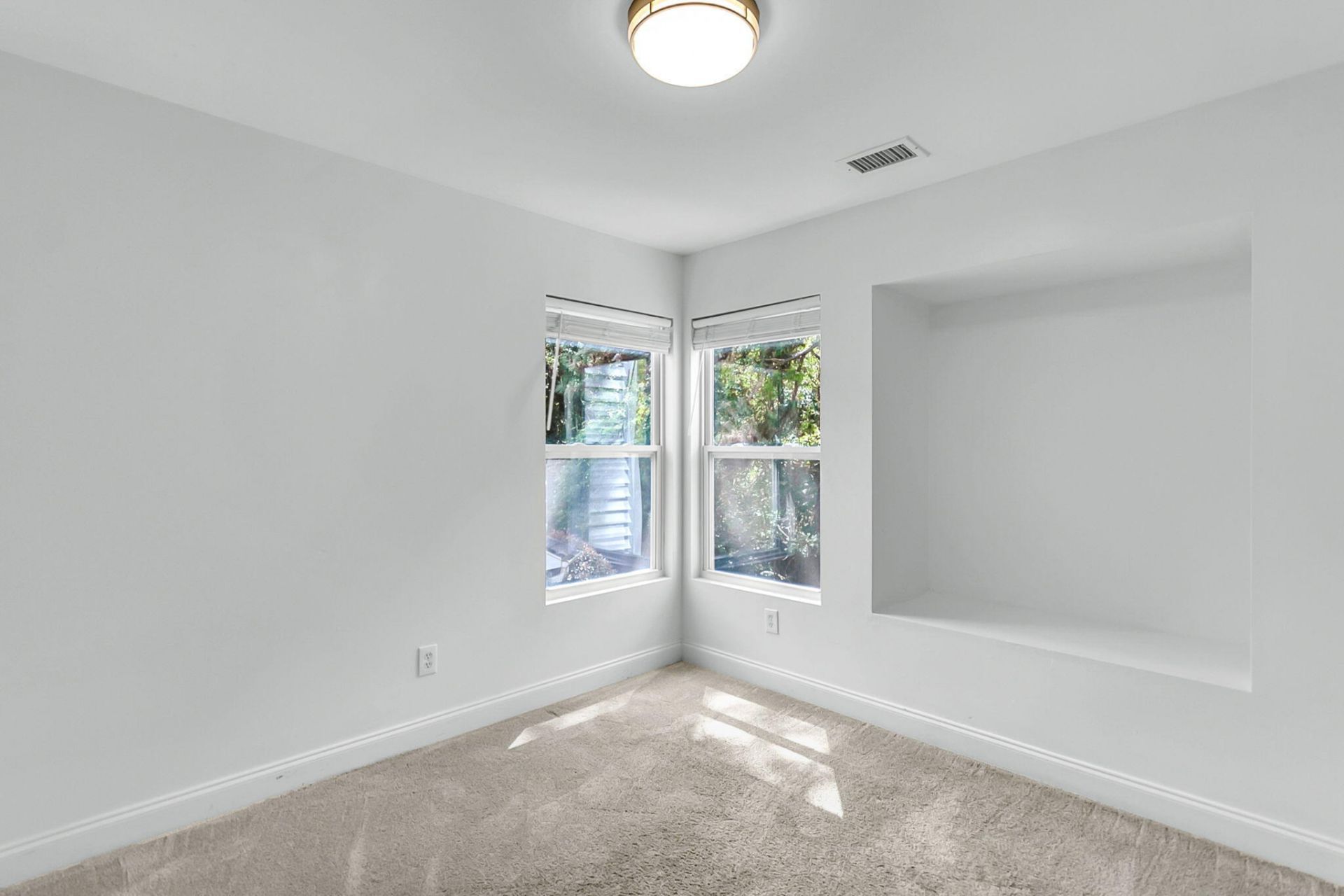 2407 Castlereagh Road Photo 34