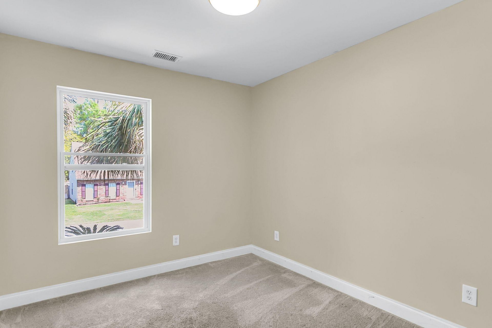 2407 Castlereagh Road Photo 35