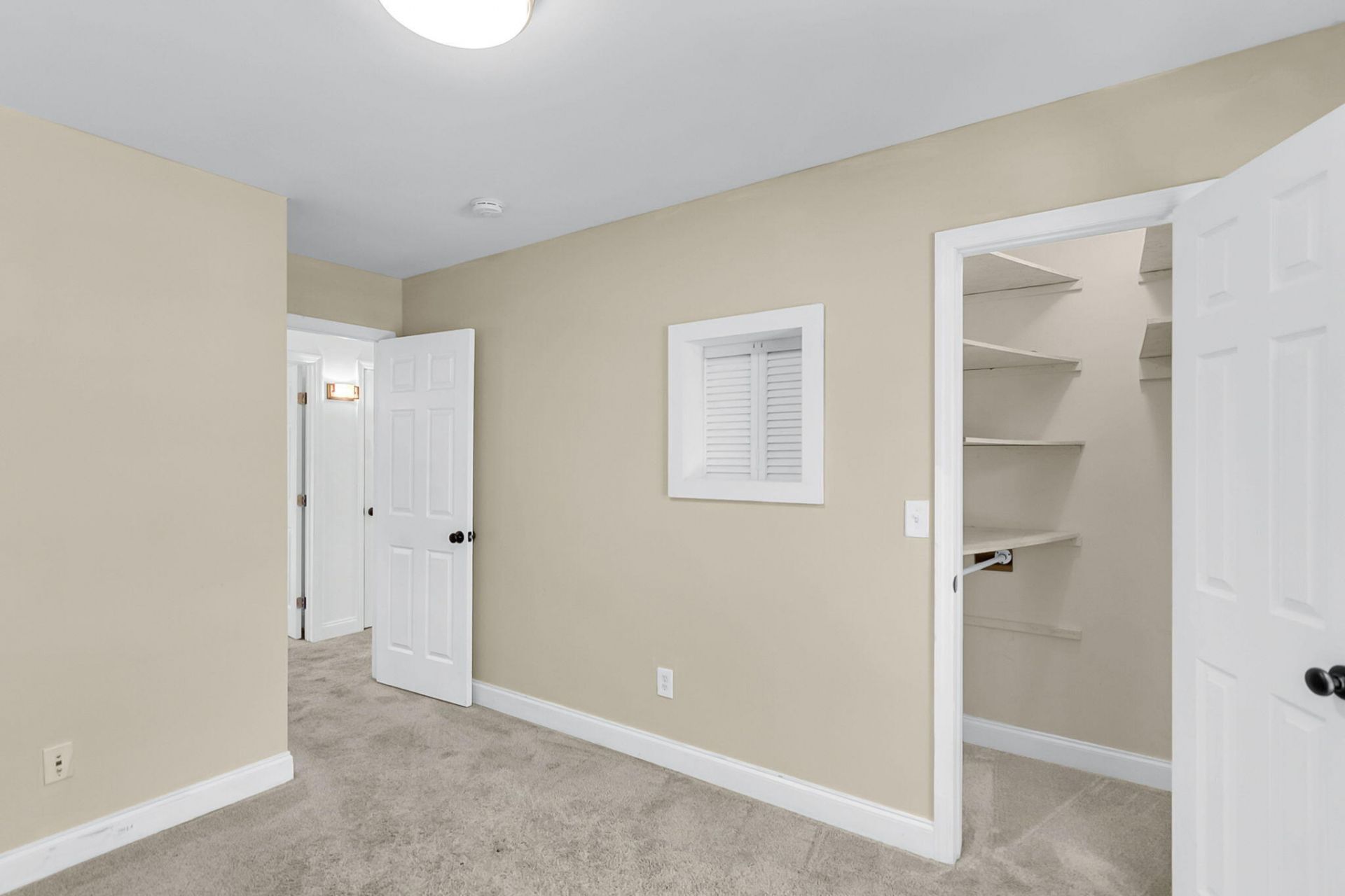 2407 Castlereagh Road Photo 36