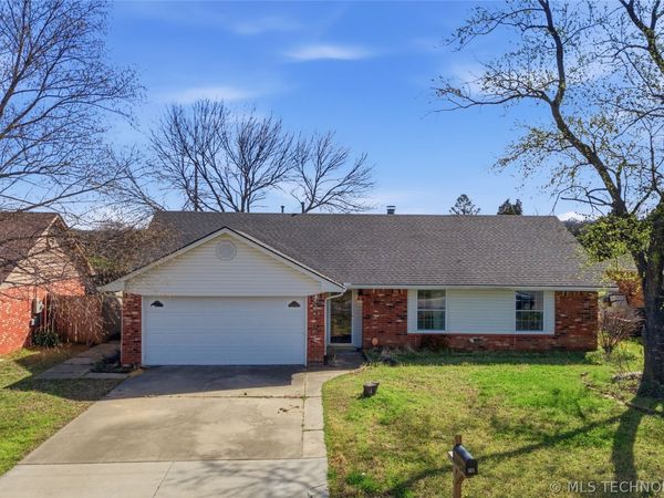 321 N Joanna Street W, Catoosa, OK 74015