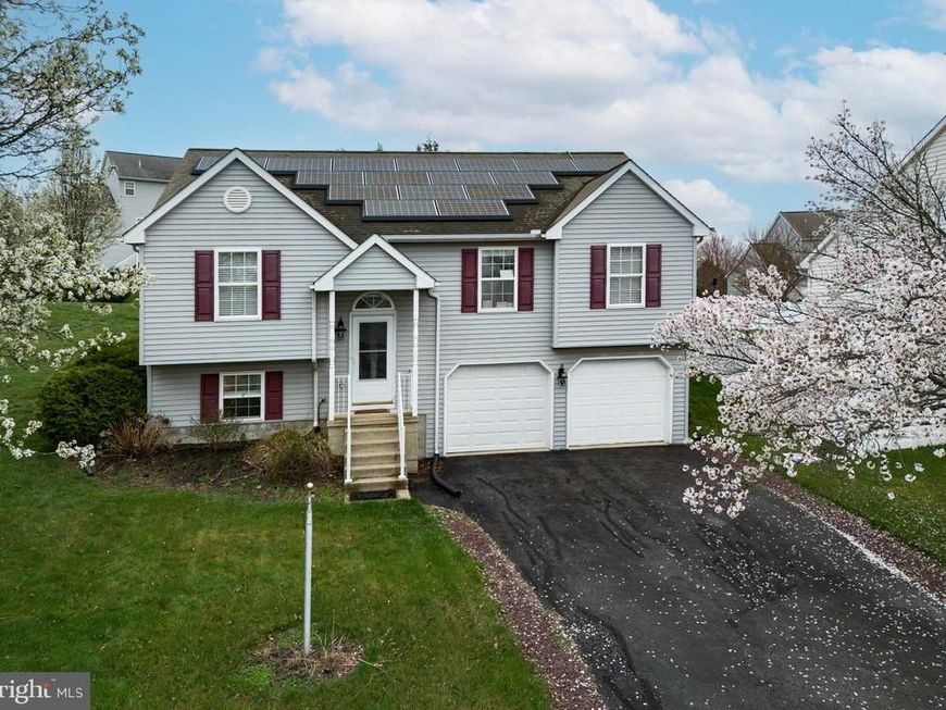 606 Butterfly Circle, Dallastown, PA 17313 Main Photo