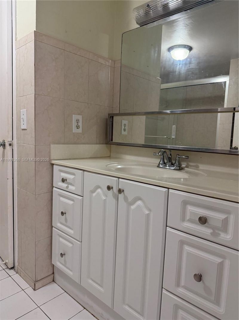 1800 W 54th St , Unit 108, Hialeah, FL 33012 Photo