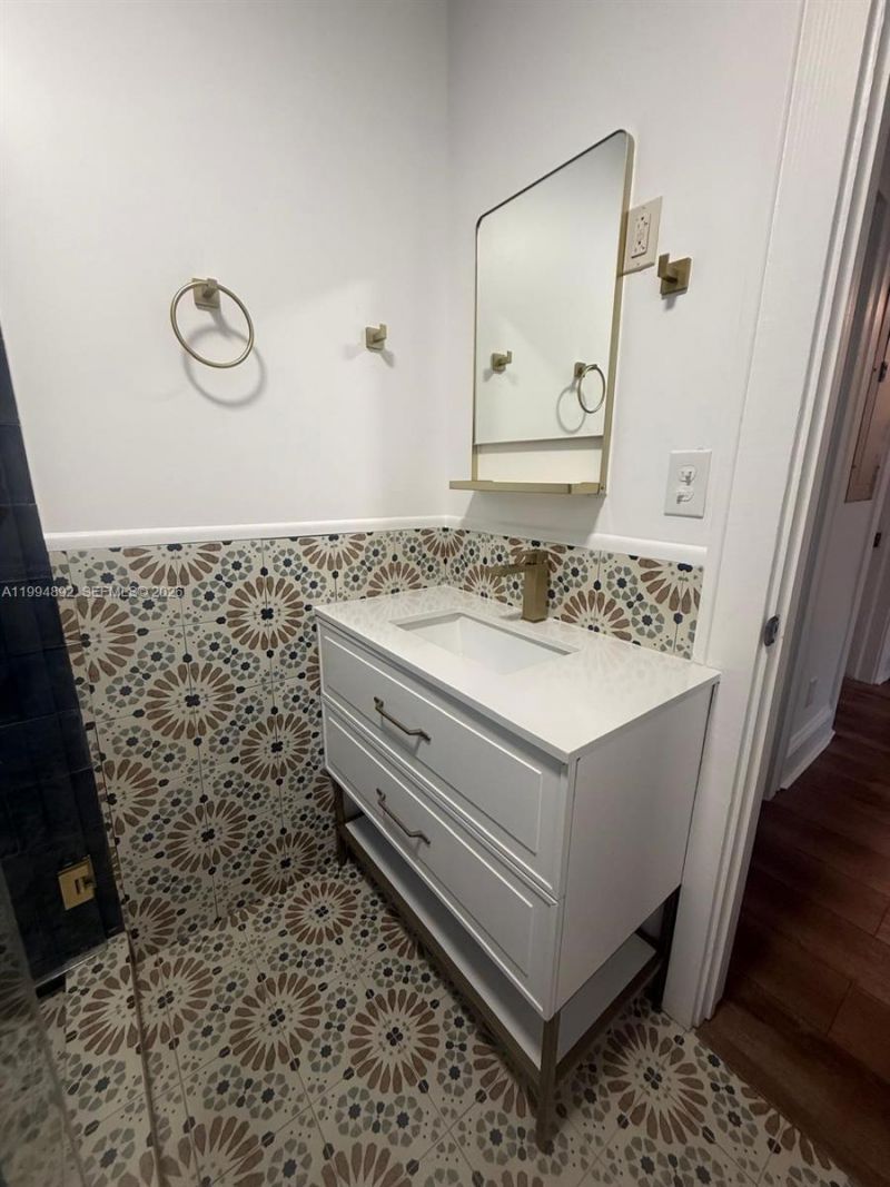 1235 Coral Way , Unit Cottage, Coral Gables, FL 33134 Photo