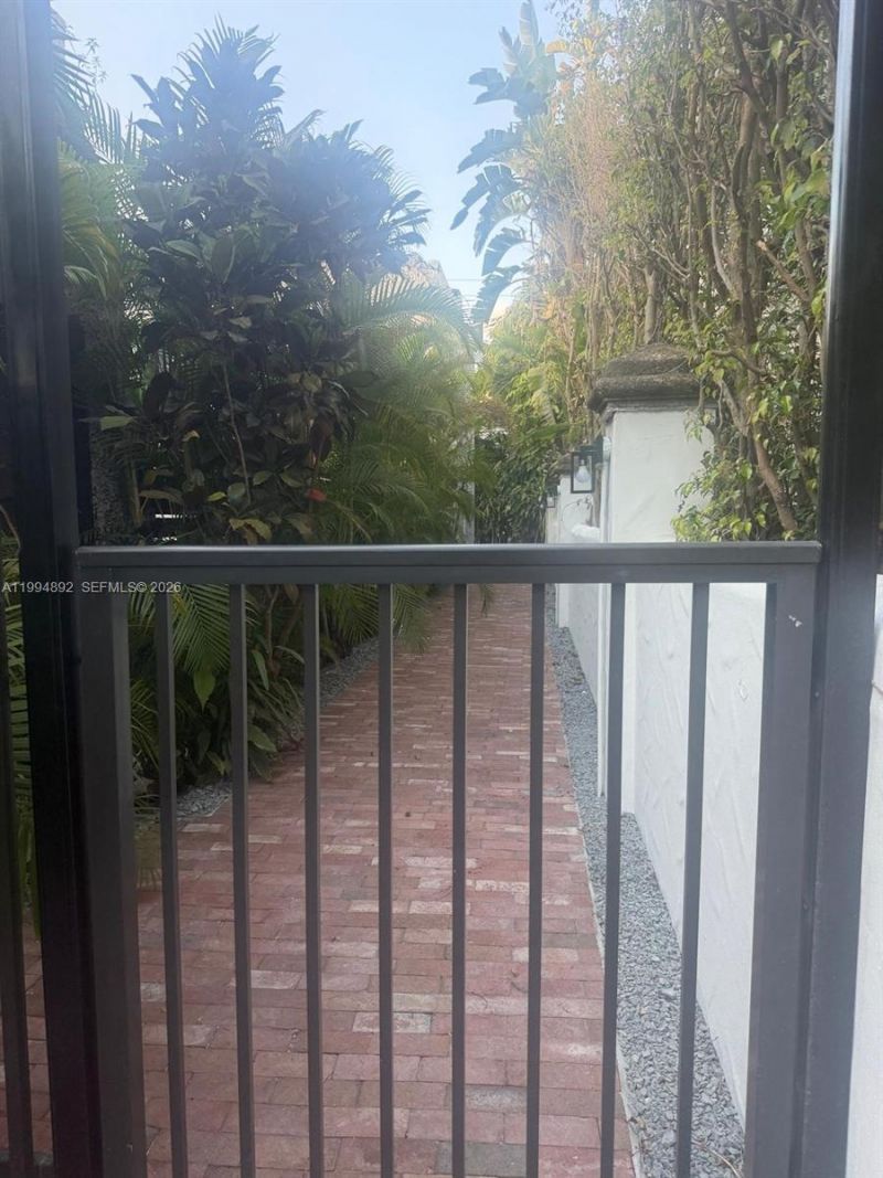 1235 Coral Way , Unit Cottage, Coral Gables, FL 33134 Photo