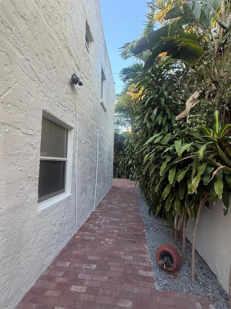 1235 Coral Way , Unit Cottage, Coral Gables, FL 33134 Photo