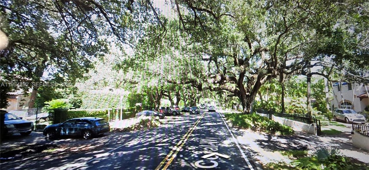 1235 Coral Way , Unit Cottage, Coral Gables, FL 33134 Photo