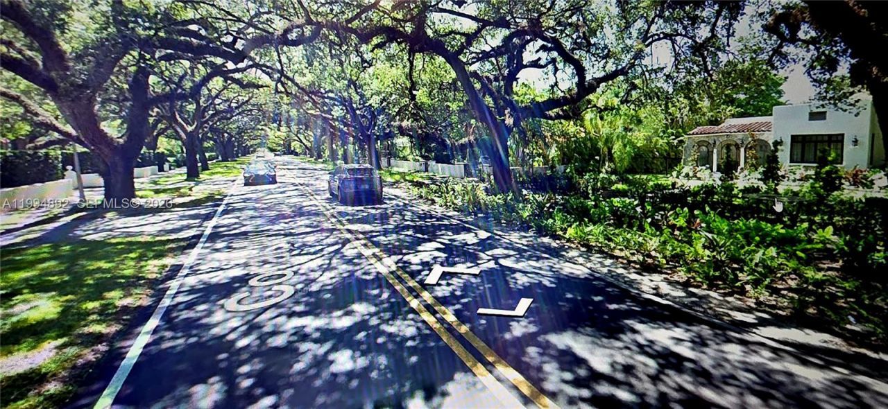 1235 Coral Way , Unit Cottage, Coral Gables, FL 33134 Photo