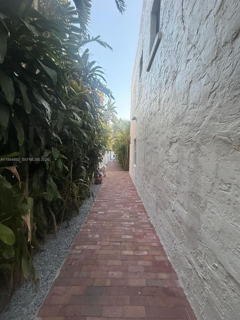 1235 Coral Way , Unit Cottage, Coral Gables, FL 33134 Photo