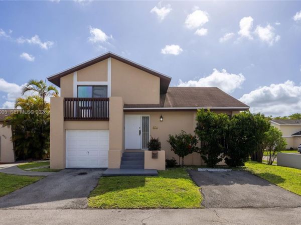 914 NW 106th Ave Cir, Miami, FL 33172