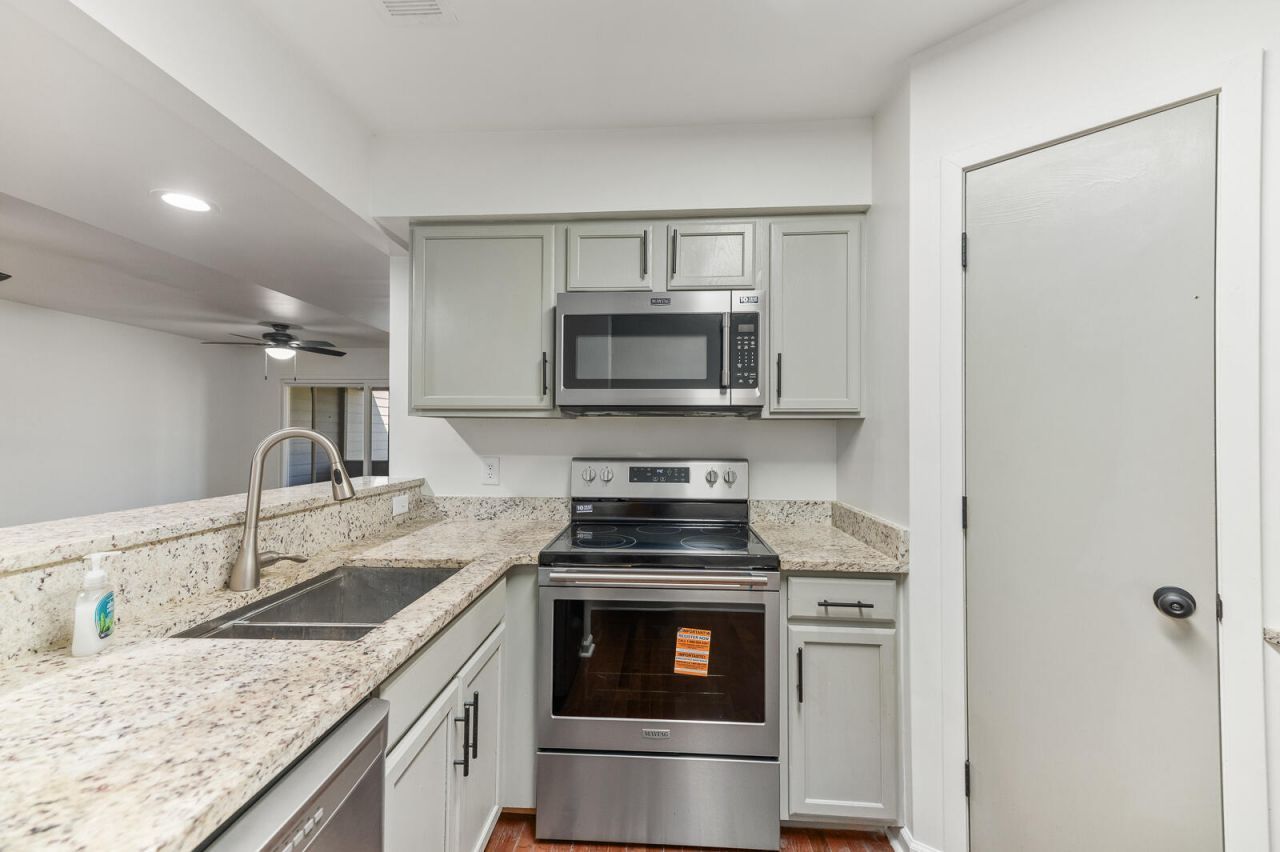 2608 Hidden Cove Drive Photo 7