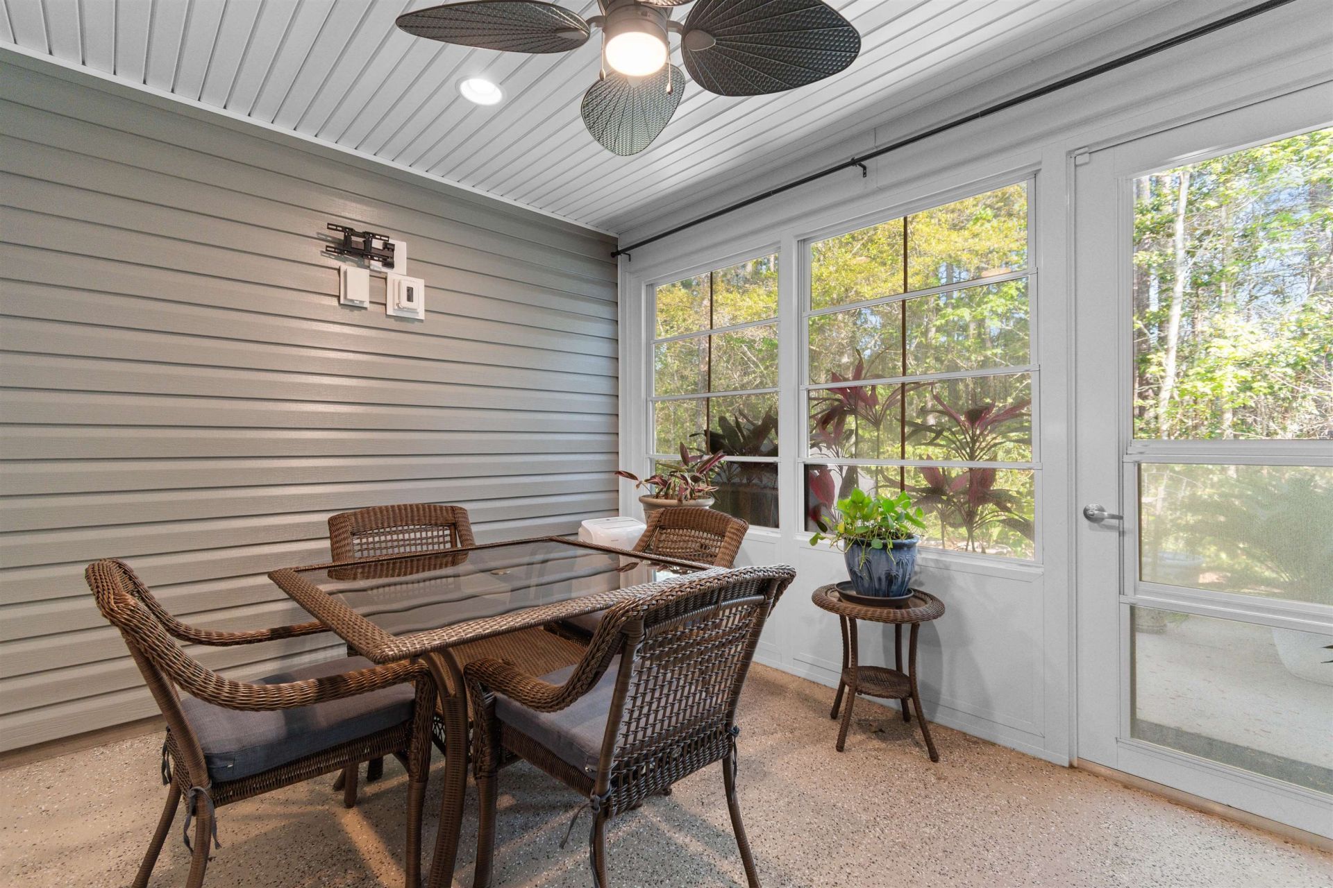 2012 Willow Run Dr.  Photo 26