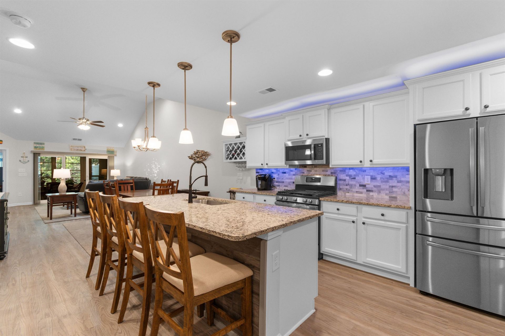 2012 Willow Run Dr.  Photo 4