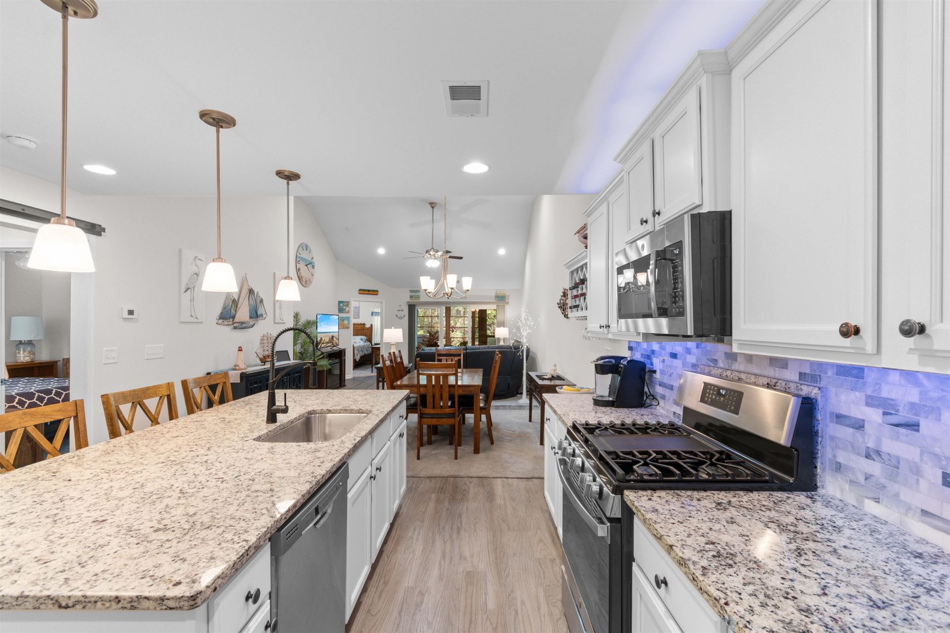 2012 Willow Run Dr.  Photo 5