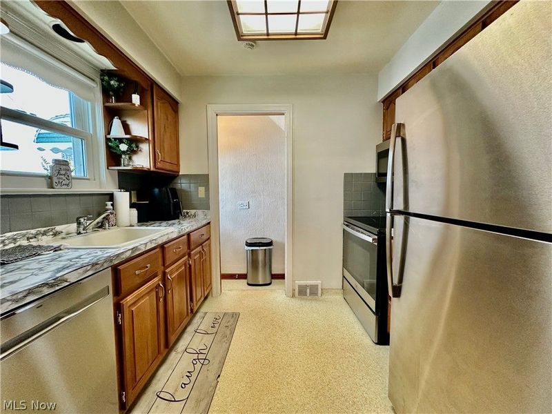 287 E 330th Street, Willowick, OH 44095 Photo 10