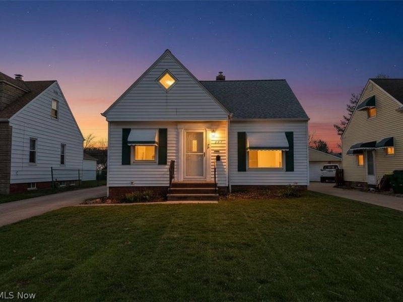 287 E 330th Street, Willowick, OH 44095 Photo 2