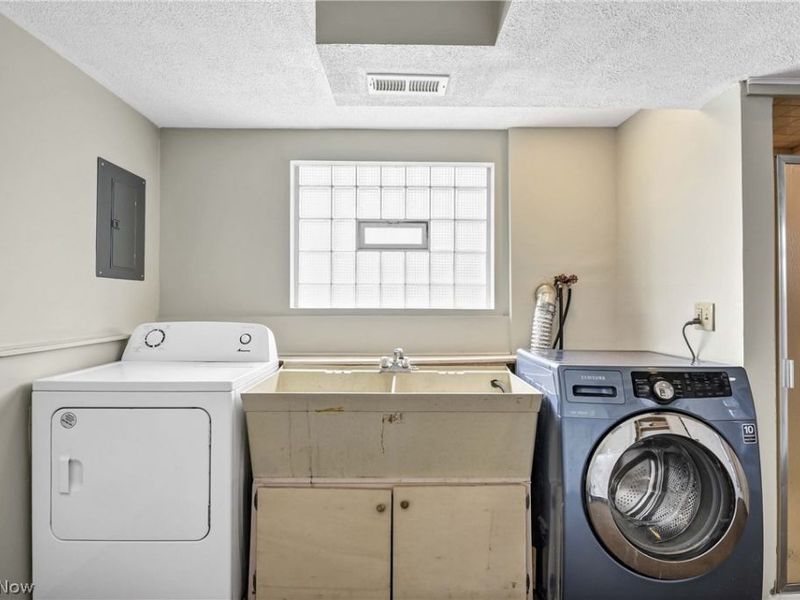 14242 Holland Road, Brook Park, OH 44142 Photo 22