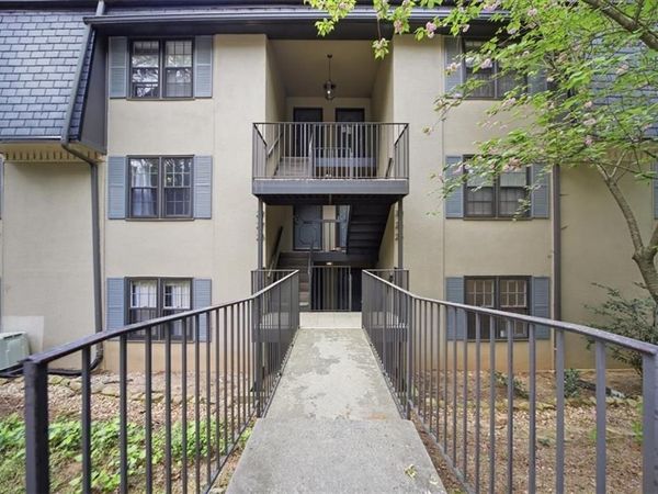 26 Arpege Way NW, Atlanta, GA 30327